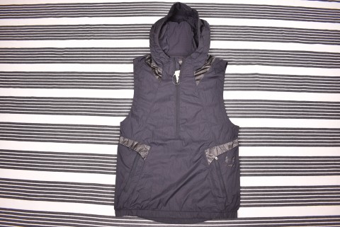 Technikai Ruházat és Mez Second Hand Under Armour mellény 646.