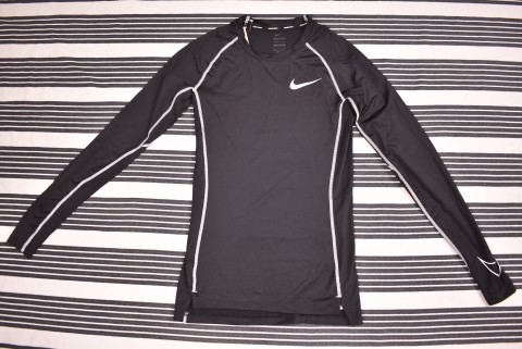 Technikai Ruházat és Mez Second Hand Nike tech felső 665.