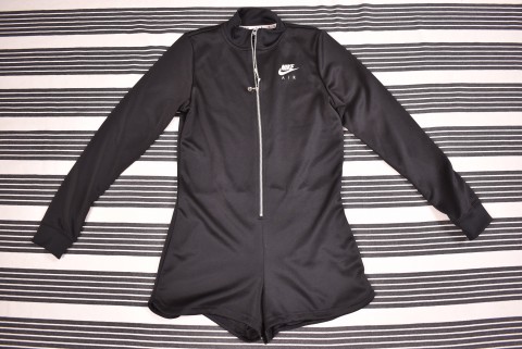 Női pulóverek Second Hand Nike női tech pulóver 745.