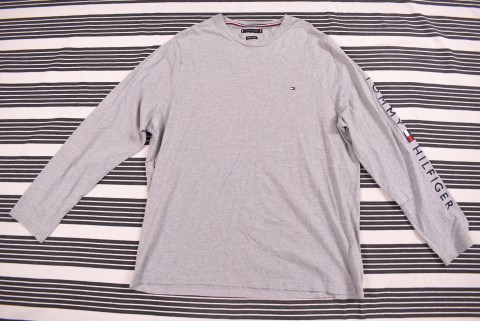 Férfi Pulóverek Second Hand Tommy Hilfiger hosszú ujjú felső 3986.