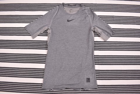 Technikai Ruházat és Mez Second Hand Nike tech póló 858.