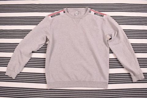 Férfi Pulóverek Second Hand Moschino pulóver 4241. V