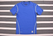 Nike PBSH NIKE TECH PÓLÓ 964.
