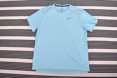 Technikai Ruházat és Mez Second Hand Nike tech póló 971.