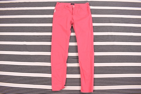 Női nadrágok Second Hand Armani női farmer 529.