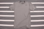 Nike PBSH NIKE TECH PÓLÓ 990.