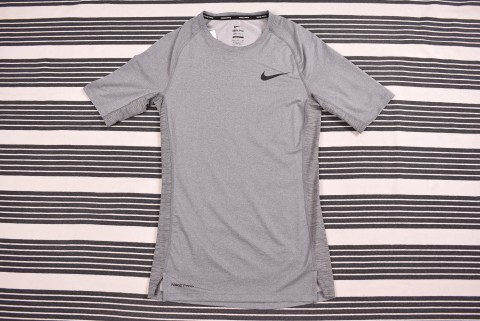 Technikai Ruházat és Mez Second Hand Nike tech póló 998.