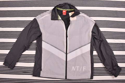 Női pulóverek Second Hand Nike női melegítő felső 885.