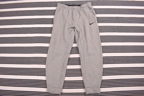 Férfi nadrágok Second Hand Nike melegítő nadrág 3800.