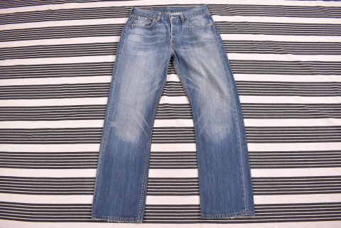 Férfi nadrágok Second Hand Levis 501 33/32 3858.