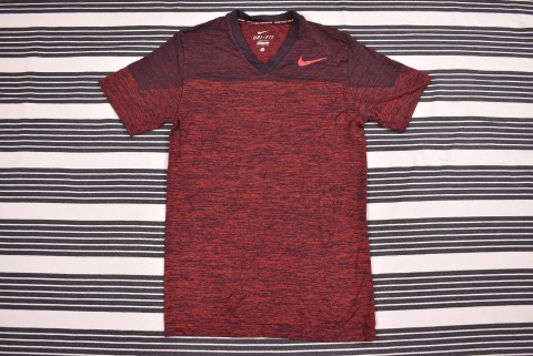 Technikai Ruházat és Mez Second Hand Nike tech felső 1054.