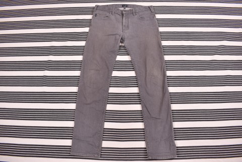 Férfi nadrágok Second Hand Armani farmer 34 4022.