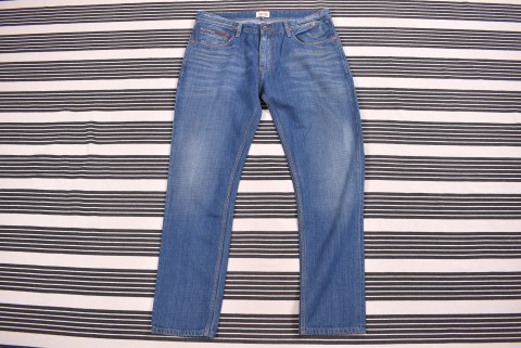 Férfi nadrágok Second Hand Hilfiger farmer 4060.