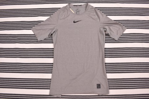 Technikai Ruházat és Mez Second Hand Nike tech póló 1094.