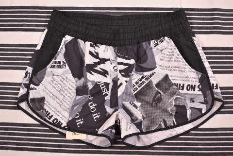 Férfi rövidnadrágok Second Hand Nike short 2666.
