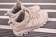 Premium Brands ON SNEAKER 42.5