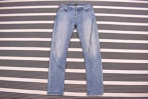 Férfi nadrágok Second Hand Armani farmer 32 4214.